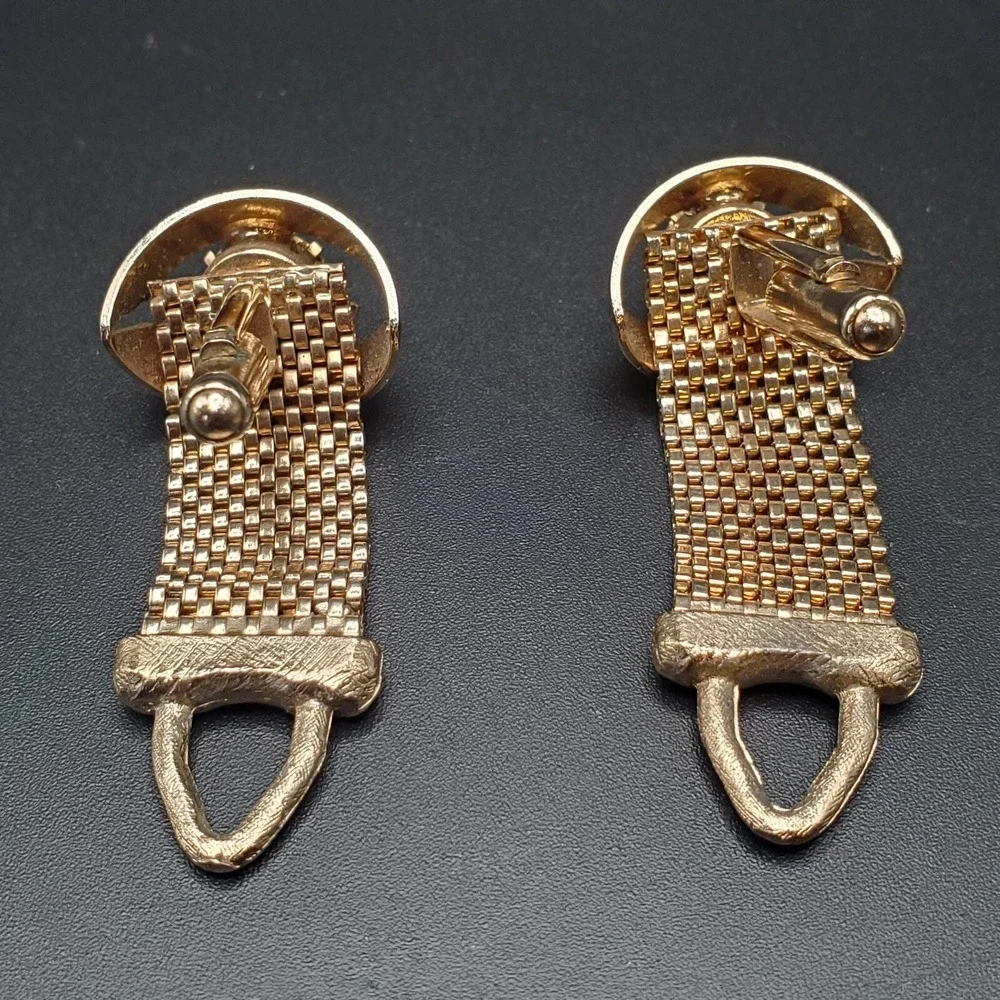 Vintage Eye Shaped Cuff Links With Glass Stone Center & Mesh. Goldtoned